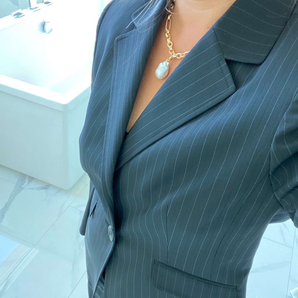 Tahari ASL Pinstripe Black/Blue 2pcs Suit Size:12P